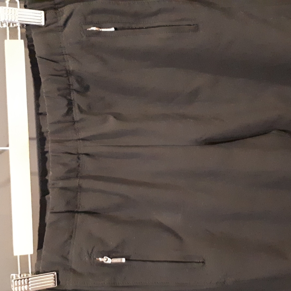 Lucy cropped active pant. Size M - Picture 2 of 6